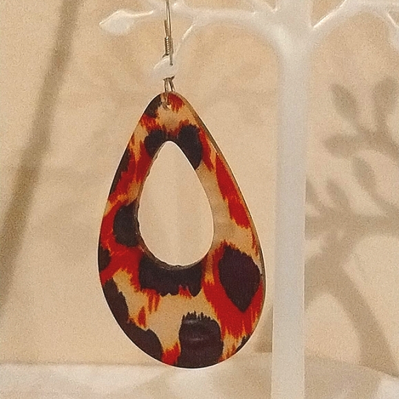 Leopard Earrings and Crystal Bracelet Set - Picture 5 of 9